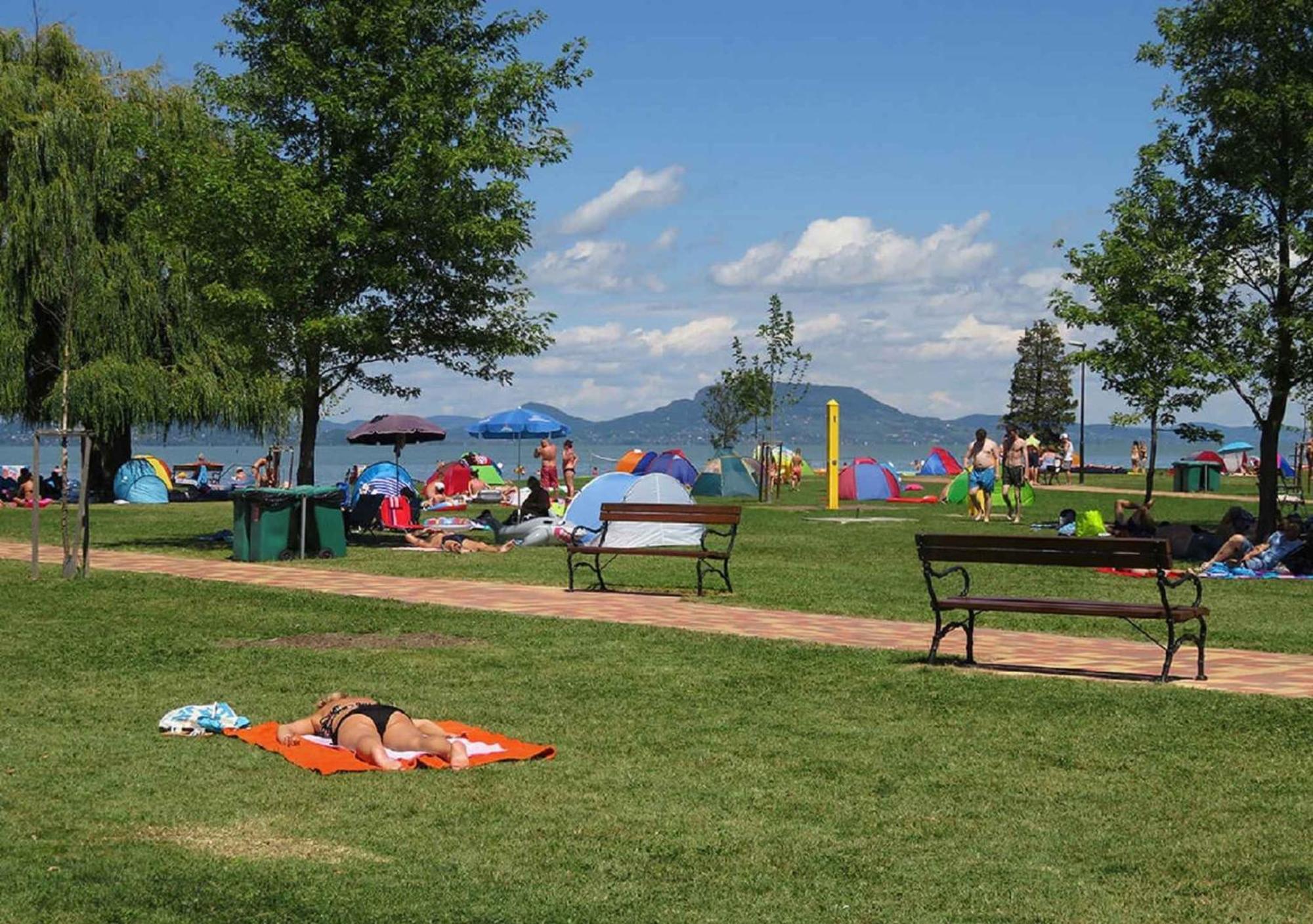 Holiday Homes In Balatonmariafuerdo 48114 Eksteriør bilde